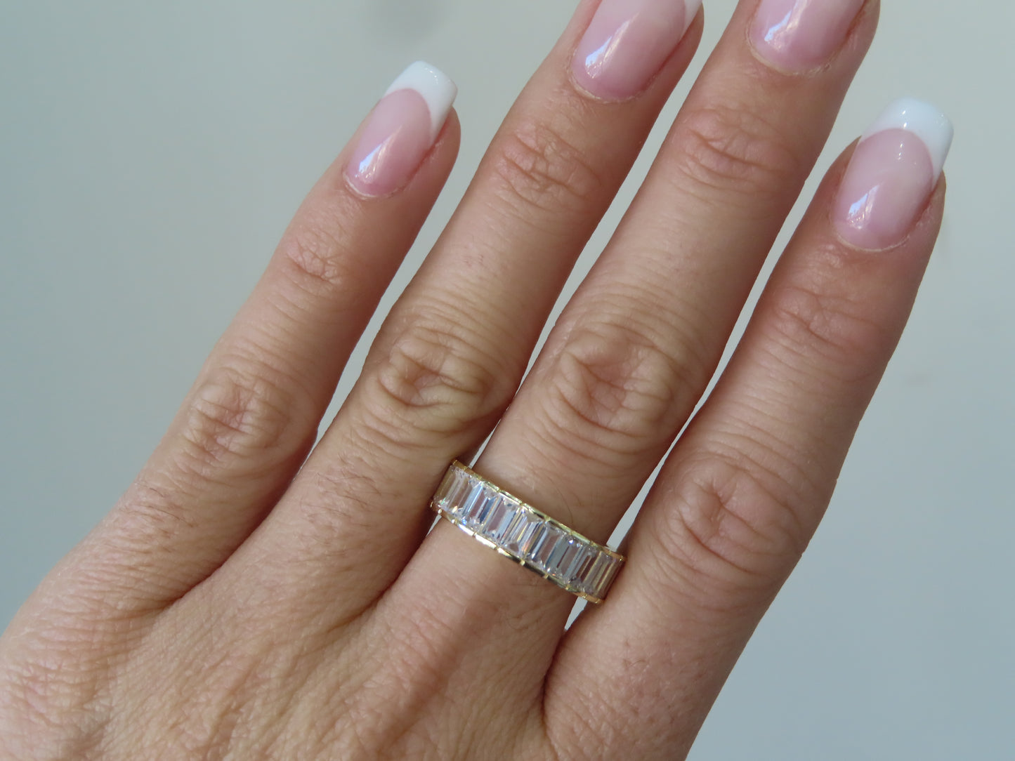 'BEZEL QUEEN RING'